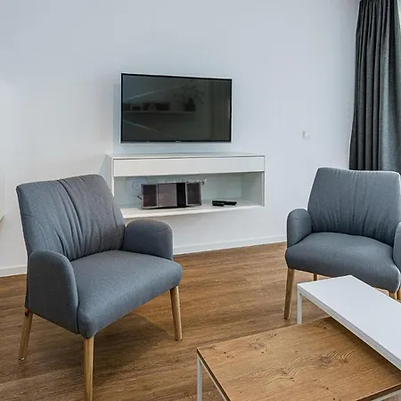 Deichhaeuser Anna Kueste Deichhaeuser Anna Kueste 8-20 아파트